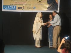 Ms Anosha Rehman Presenting Souvenir to Dr Sarmad Hussain